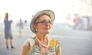 Moja synowa nagle zaczęła mówić do mnie "mamo" — i odkryłam dlaczego. Nie pozwoliłam jej odejść bez wyjaśnienia.