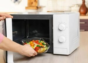 Teściowa zażądała, żebym wzięła kredyt na jej wystawne urodziny – musiałam postawić ją do pionu…