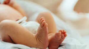 Odmówił odebrania żony ze szpitala, gdy dowiedział się, że urodziła córkę, a nie syna. Po latach przypadkowe spotkanie zmieniło wszystko…