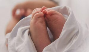 Odmówił odebrania żony ze szpitala, gdy dowiedział się, że urodziła córkę, a nie syna. Po latach przypadkowe spotkanie zmieniło wszystko…