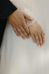 Wychodziłam za mężczyznę na wózku, a wszyscy goście patrzyli na mnie z litością, jednak w połowie ceremonii wydarzyło się coś niespodziewanego.