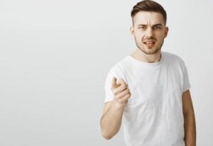 Teściowa z poczuciem wyższości powiedziała, że nie zasługuję na nasz nowy dom — aż mój mąż zareagował i coś powiedział, czego nigdy nie zapomnę
