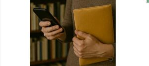 — Nie chcesz nas widzieć? To drzwi są tam — powiedział ojciec albo ktoś inny…