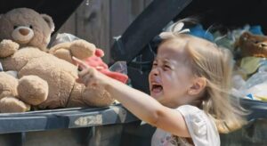 Dziewczynka na dworcu zaśpiewała piosenkę, którą znał tylko on – wtedy mężczyzna zrozumiał, że odnalazł swoją zaginioną córkę