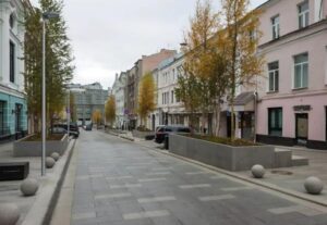 Siedmioletni chłopiec poprosił mnie na ulicy o pieniądze — to, na co je wydał, wstrząsnęło mną do głębi…