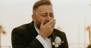 Mała dziewczynka dzwoni na 911: „To mój tata i jego przyjaciel…” — prawda wzruszyła wszystkich do łez