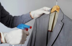 „Odstaw mleko, kochanie, nie wystarczy” – westchnęła staruszka za kasą. Kasjerka w milczeniu, bez słowa, zeskanowała produkt na czytniku. Jednak następnego ranka zadzwonił bank: „Przelew został zaksięgowany na twoim koncie…”