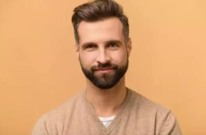 „Grał na gitarze dla małej dziewczynki, która nigdy nie wypowiedziała ani jednego słowa. Ale gdy odkrył, kim naprawdę była, jego życie zmieniło się na zawsze…”