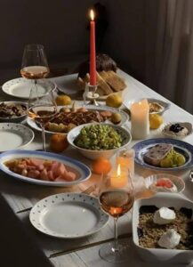 „Panie… czy mogę z panem zjeść?” Głos dziewczynki był cichy, drżący, a mimo to przeszył gwar eleganckiej restauracji jak ostry nóż.