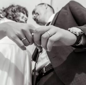 Mój mąż przyprowadził do domu „drugą żonę” — zgodziłam się, ale mój jeden warunek sprawił, że został z niczym