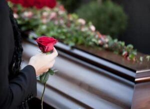 „Dość, mam już dość twojego raka” — powiedział mąż, gdy żona wyznała, że lekarze dają jej tylko kilka dni życia. Ale to, co wydarzyło się później, całkowicie nim wstrząsnęło…