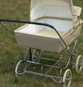 Bezdomny mężczyzna i zapomniany wózek inwalidzki: to, co znalazł w środku, zmieniło jego życie na zawsze.