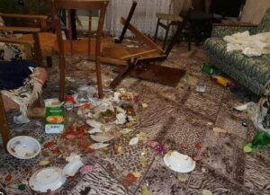 Kiedy byłem w szpitalu, moja teściowa urządziła u mnie przyjęcie urodzinowe, zaprosiła czterdzieści osób i zostawiła cały ten bałagan mnie. Postanowiłem więc się zemścić.