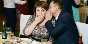 Nie mówiąc mężowi nic, pojechałam na grób jego pierwszej żony, by prosić ją o przebaczenie — a gdy zobaczyłam jej zdjęcie na nagrobku, zamarłam w przerażeniu