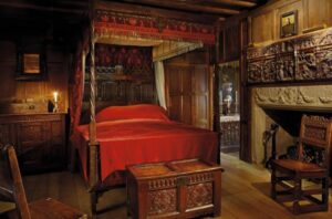 Sekret nocnych dźwięków...Mój mąż nalegał, żebyśmy spali w oddzielnych pokojach, ale pewnej nocy postanowiłam dowiedzieć się prawdy, słysząc dziwne dźwięki dochodzące z jego pokoju.
