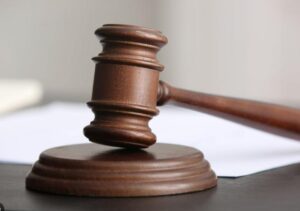 „To twoje dzieci. Rób z nimi, co chcesz” — powiedział i wyszedł. Piętnaście lat później los upomniał się o swoje