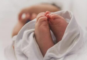 Moja siostra właśnie urodziła, więc razem z mężem pojechaliśmy do szpitala, by ją odwiedzić.
