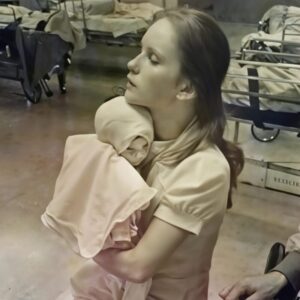 W 1977 roku pielęgniarka uratowała noworodka, który doznał poważnych oparzeń. Trzydzieści osiem lat później zobaczyła jego stare zdjęcie w mediach społecznościowych i była w szoku.