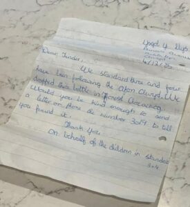 „Radź sobie sama z tą ruiną” — zostawili mi notatkę, a pod „ruiną” kryła się jego babcia