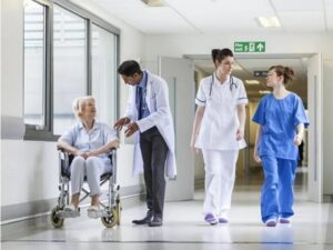 „Zdiagnozowano mnie, zanim odszedłeś”. — Dwa miesiące po rozwodzie zobaczyłem moją byłą żonę samotnie siedzącą na szpitalnym korytarzu. Jedno zdanie uświadomiło mi, że odszedłem w najgorszym możliwym momencie