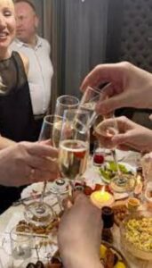W dniu moich trzydziestych piątych urodzin zaprosiłem wszystkich najbliższych przyjaciół. Nikt jednak nie przyszedł. A kiedy poznałem powód — ogarnęła mnie prawdziwa groza