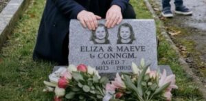 Mały chłopiec wskazał na grób moich bliźniaczek i wyszeptał: — Mamo… te dziewczynki są w mojej klasie. A przecież moje córki nie żyły już od dwóch lat.