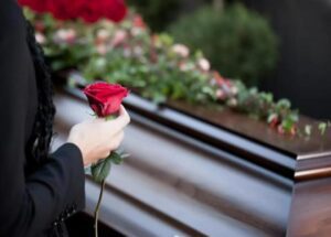 „Dosyć, mam już dość twojego raka” — powiedział mąż w chwili, gdy żona wyznała mu, że lekarze dają jej zaledwie kilka dni życia. A to, co wydarzyło się później, stało się dla niego wstrząsem, którego nie potrafił już nigdy zapomnieć.