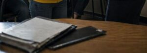 „Nauczyciel uderzył milczącą dziewczynkę na oczach całej klasy... a to, co wydarzyło się kilka minut później, zmieniło losy wszystkich w klasie na zawsze”.
