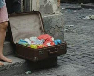 Wyrzucono mnie z domu rodziców zaledwie dwa dni po cesarskim cięciu… bo mój młodszy brat „potrzebował mojego pokoju”. A potem wydarzyło się coś, czego nikt się nie spodziewał…