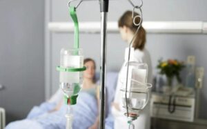 Walczyłam z rakiem i spędziłam kilka tygodni w szpitalu, gdy pewnego dnia moja córeczka nagle powiedziała do mnie: „Mamo, lekarze przepisują ci złe leki”.