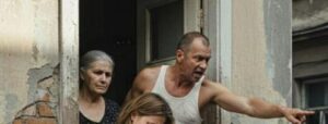 Wyrzucono mnie z domu rodziców zaledwie dwa dni po cesarskim cięciu… bo mój młodszy brat „potrzebował mojego pokoju”. A potem wydarzyło się coś, czego nikt się nie spodziewał…