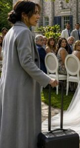 Wracałam do domu dwa dni wcześniej niż planowałam, przekonana, że zrobię Ethanowi niespodziankę. W mojej wyobraźni miałam wejść cicho, może z walizką jeszcze w dłoni, i zobaczyć jego zdziwioną twarz, może uśmiech, może uścisk. Zamiast tego zobaczyłam coś, co zatrzymało mi oddech.